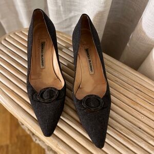 Manolo Blahnik Pointed Toe Grey Kitten Heel